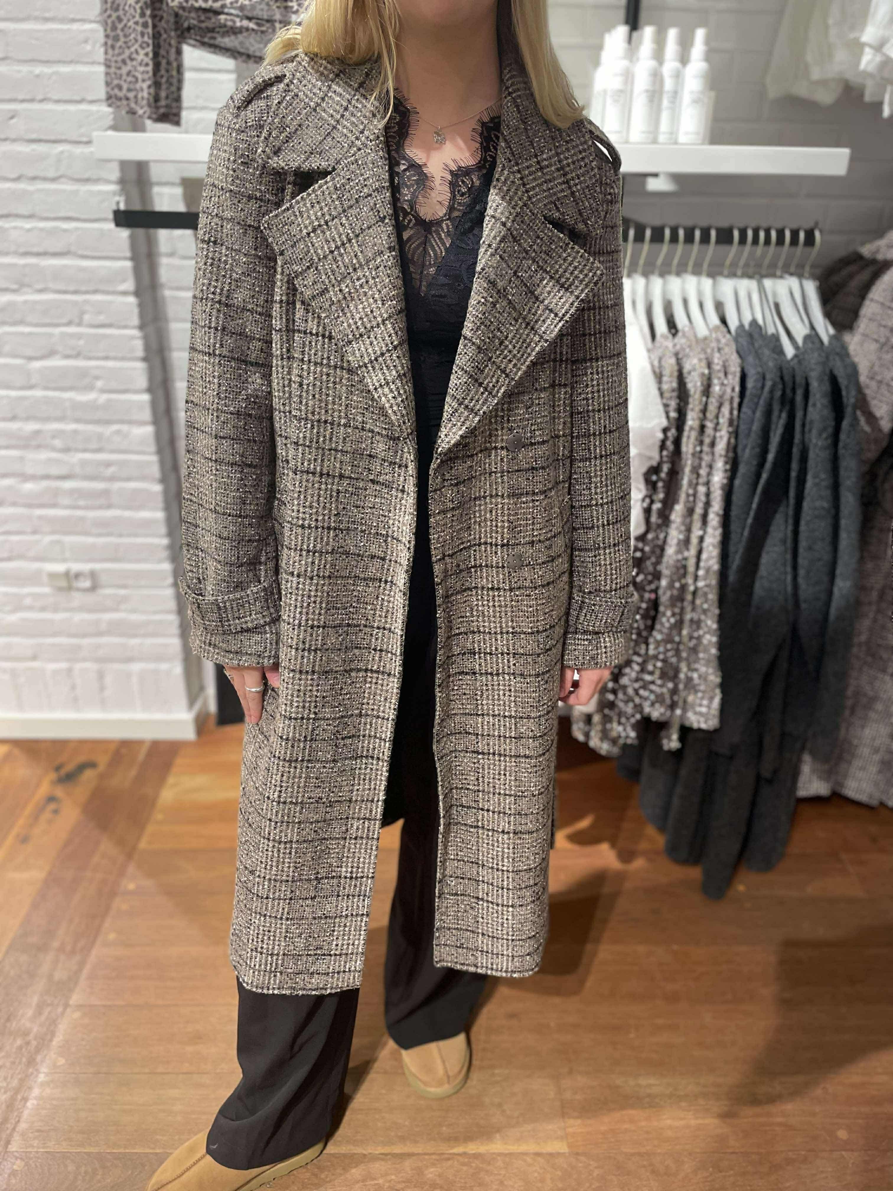 VMMARTA Coat - Black